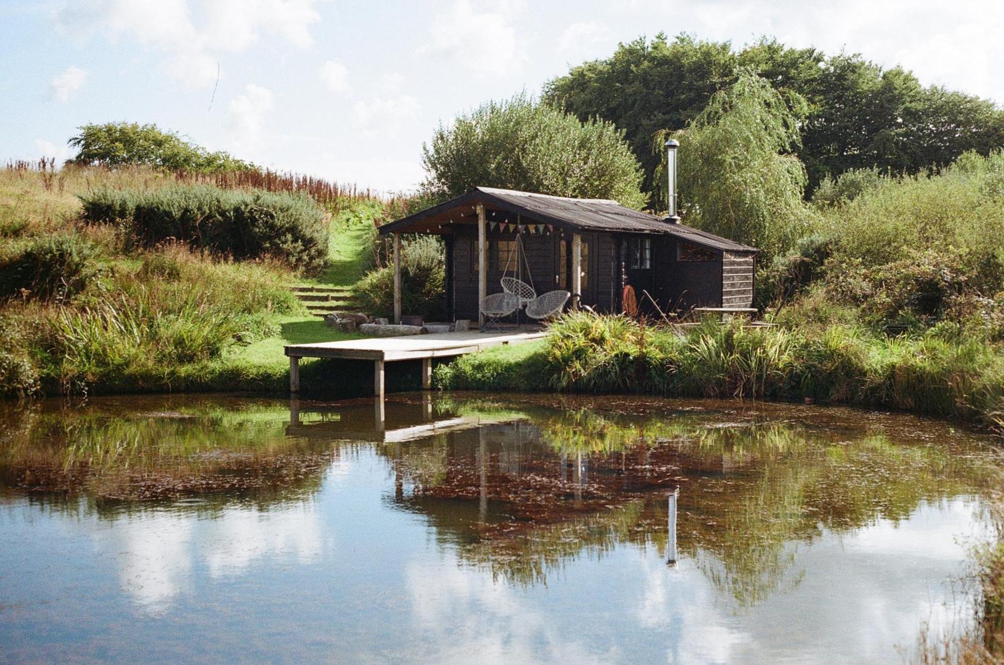Lake Villa Holiday Cottages Holsworthy Exterior photo