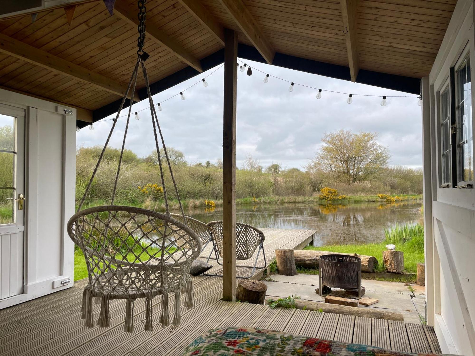 Lake Villa Holiday Cottages Holsworthy Exterior photo